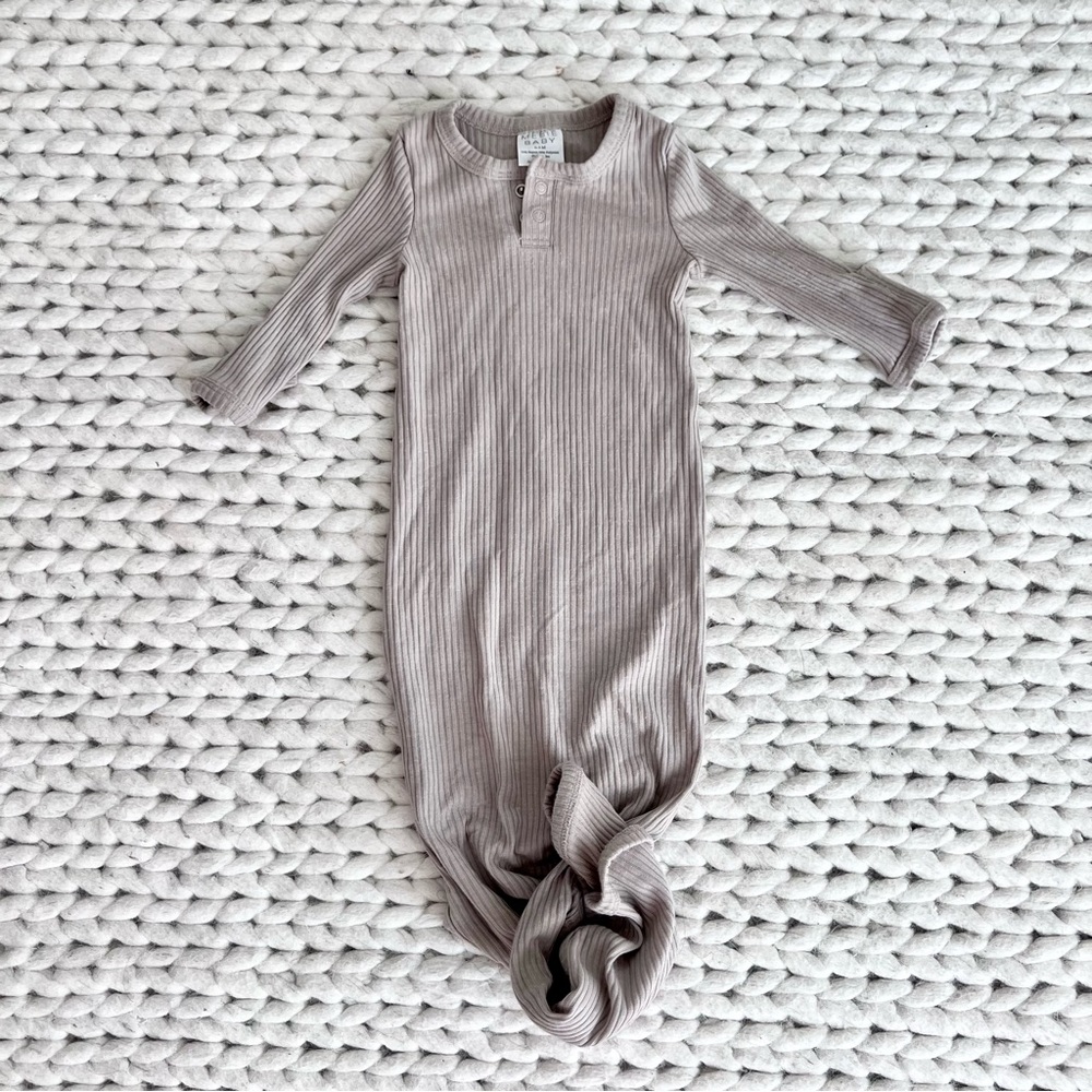 Mebie Newborn Knot Gown